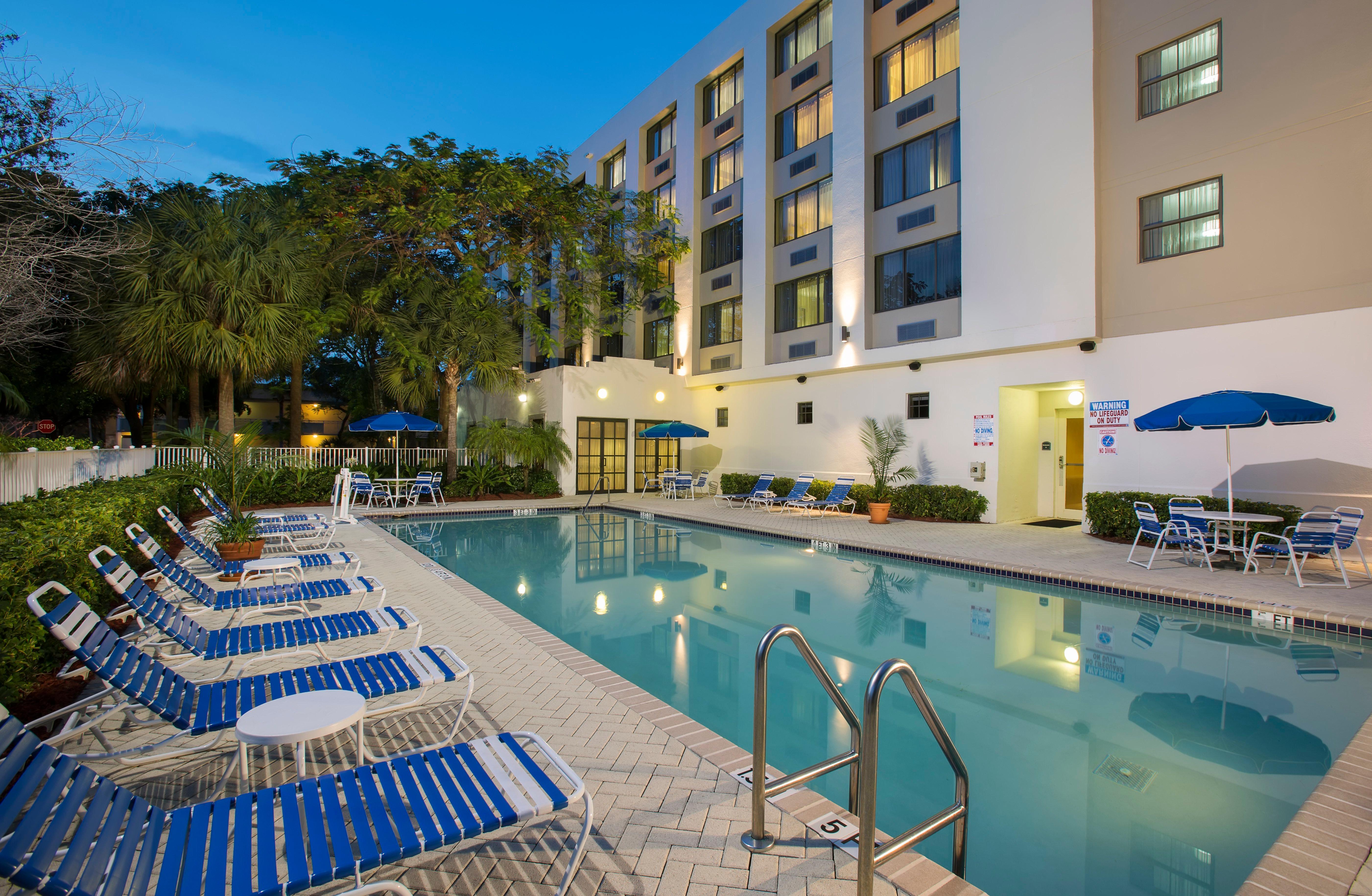 Holiday Inn Express Hotel & Suites Ft. Lauderdale-Plantation, An Ihg Hotel Exterior photo